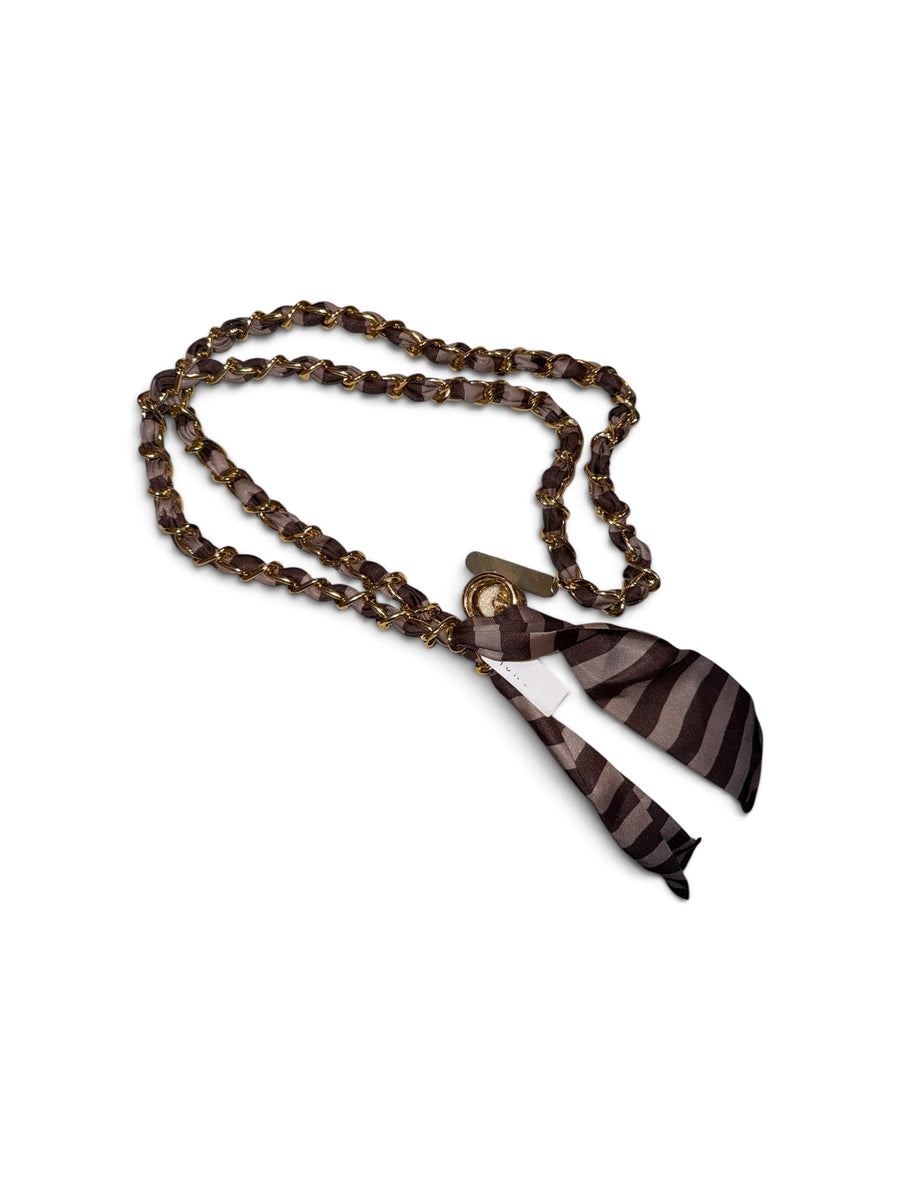 Handykette mit Kettengliedern und Stoffdetails