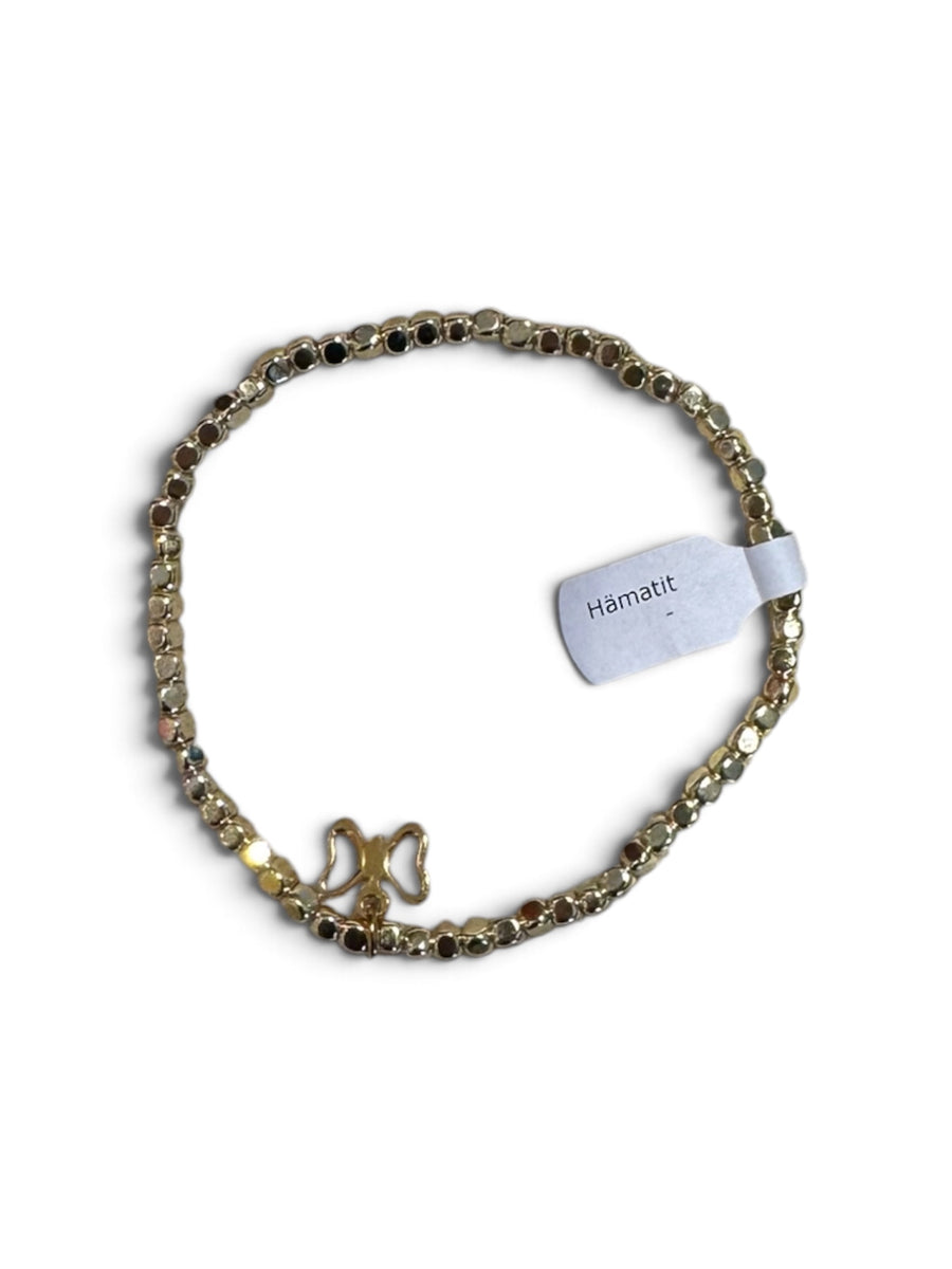 Perlenarmband mit Schmetterlingsdetail
