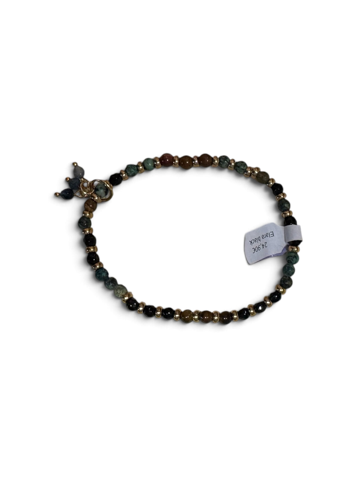 Perlenarmband mit natürlichen Farbtönen